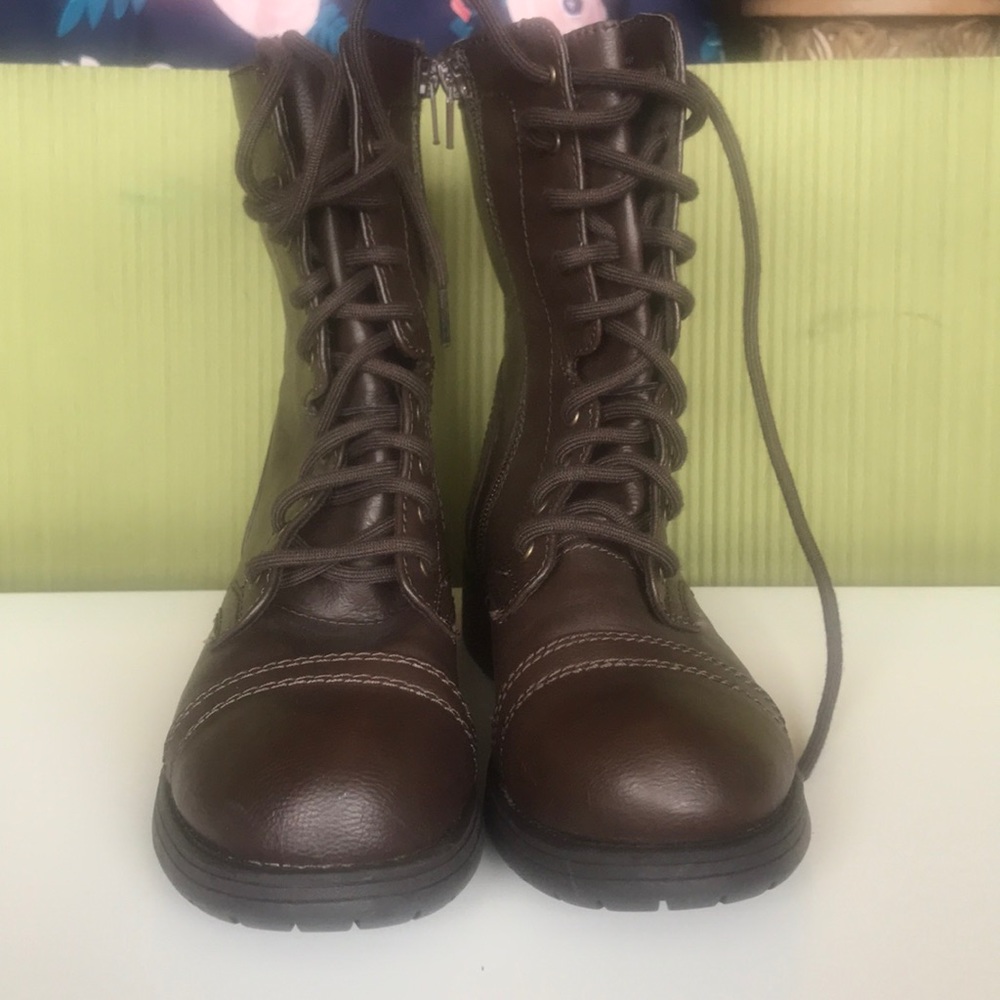 Combat boots